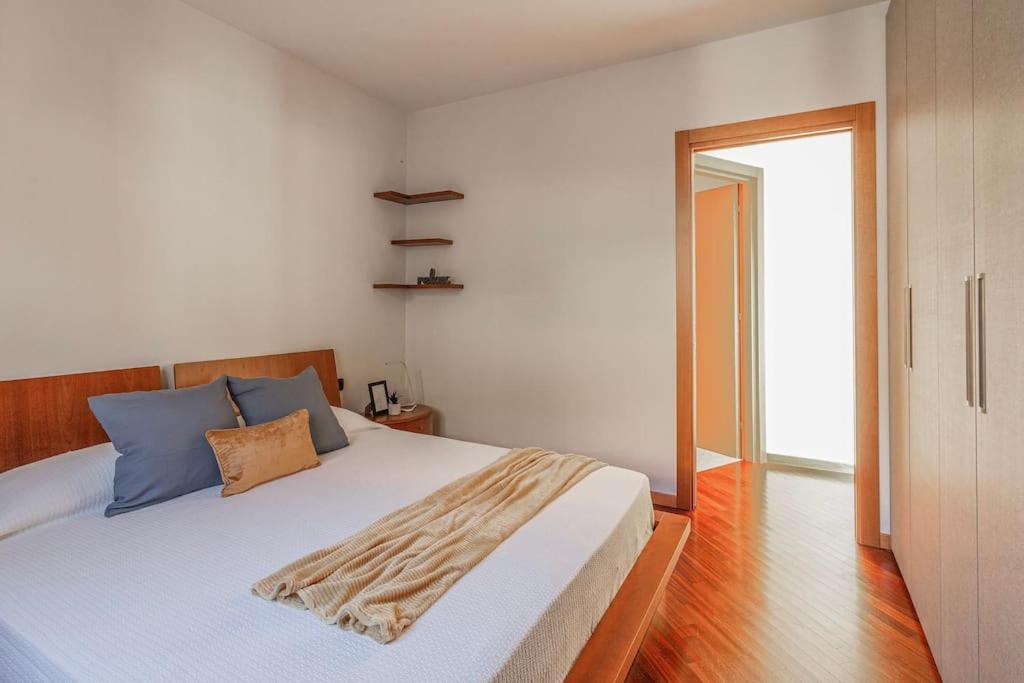 Appartamento Bellavista Con Ac E Posto Auto A Brunate コモ エクステリア 写真