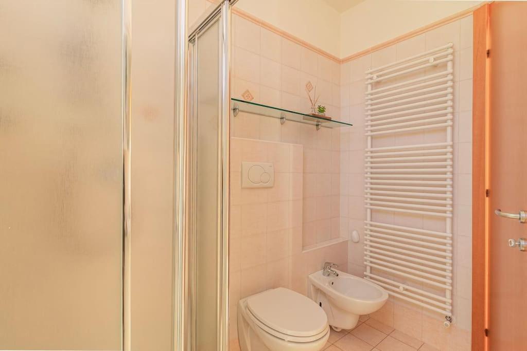 Appartamento Bellavista Con Ac E Posto Auto A Brunate コモ エクステリア 写真